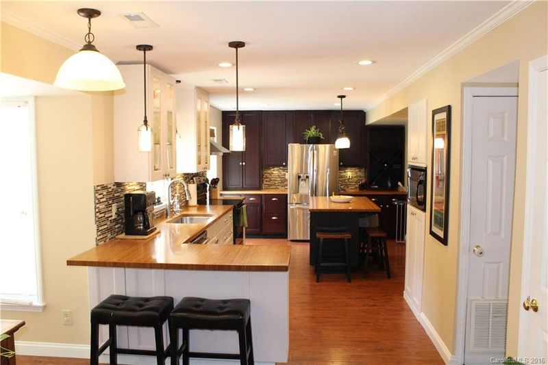6728 Mounting Rock Rd, Charlotte, NC 28217