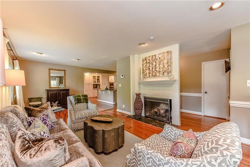 3240 Windsor Dr, Charlotte, NC 28209