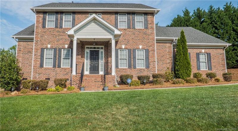 1421 Bershire Ln, Charlotte, NC 28262
