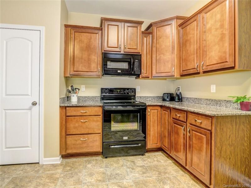 6906 Old Oak Ln, Mint Hill, NC 28227
