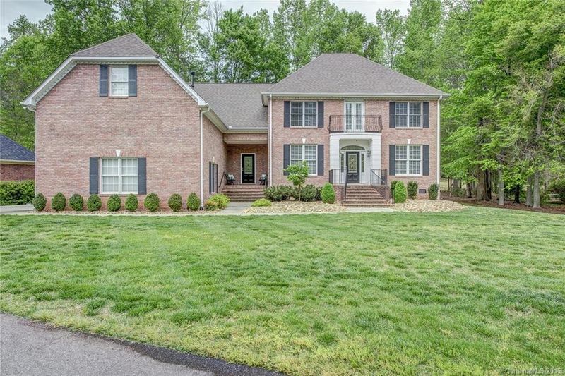 1028 Dan Maples Dr, Cramerton, NC 28032