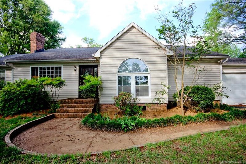 5002 Double Lakes Dr, Charlotte, NC 28212