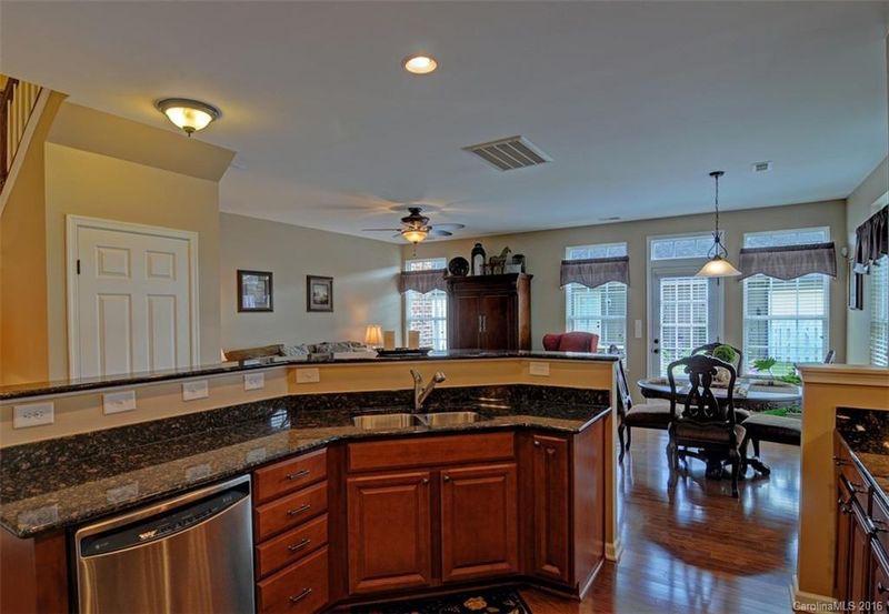 21616 Old Canal St #21, Cornelius, NC 28031