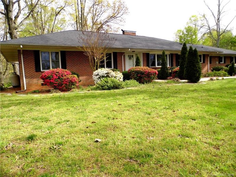 1052 Curve View Rd, Lincolnton, NC 24092
