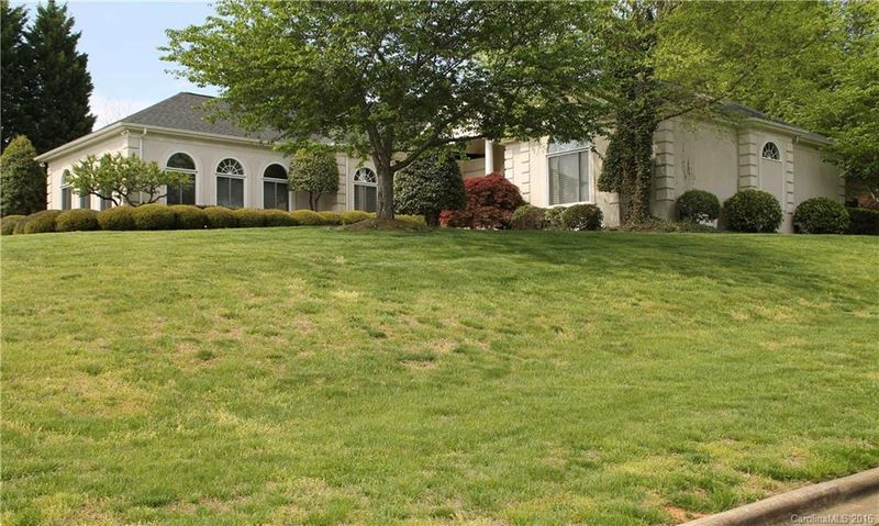 965 Cloister Dr, Gastonia, NC 28056