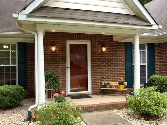 7068 Hunters Bluff Dr, Denver, NC 28037