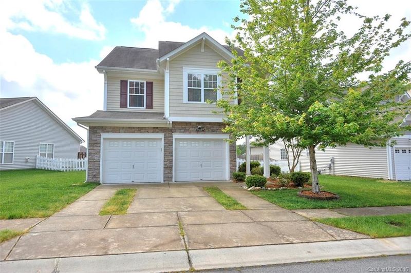 9518 Long Hill Dr, Charlotte, NC 28214