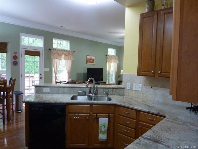 5108 Sunburst Ln, Charlotte, NC 28213
