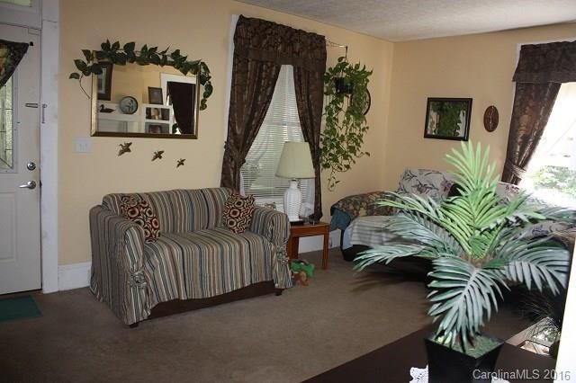 105 Duke St, Great Falls, SC 29055