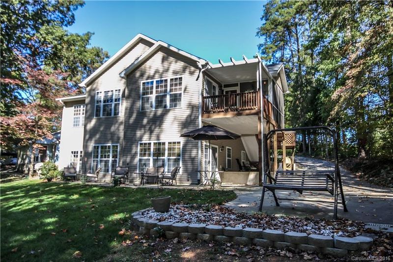 6941 Wateredge Dr, Sherrills Ford, NC 28673