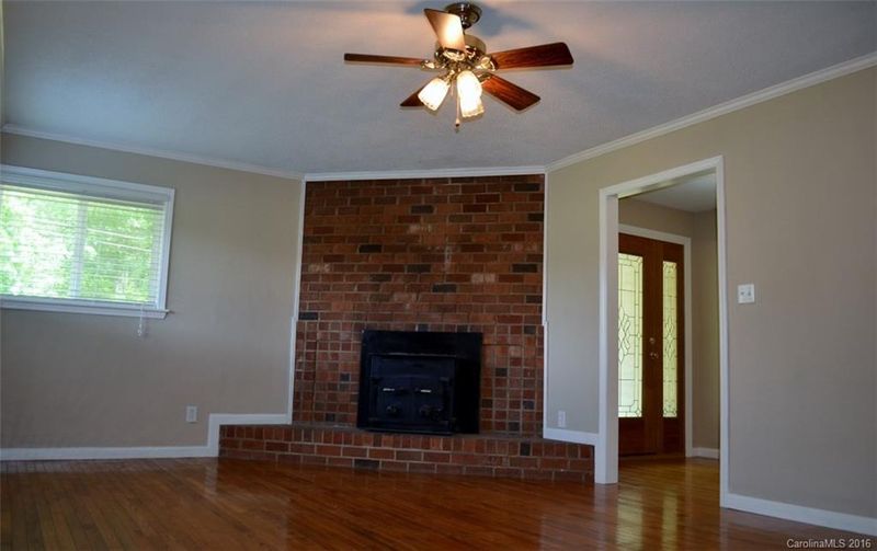 909 13th St, Conover, NC 28613