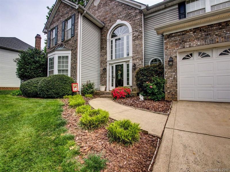 8708 Mccartney Way, Charlotte, NC 28216