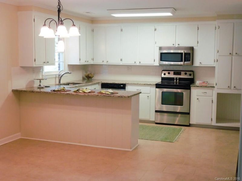 7930 Bellhaven Blvd, Charlotte, NC 28216