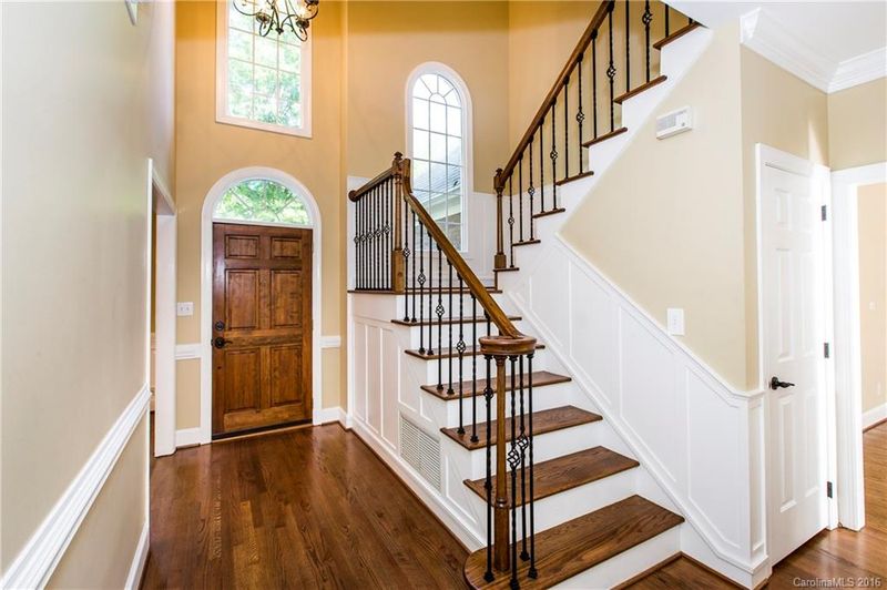 2030 Caernarfon Ln, Matthews, NC 28104