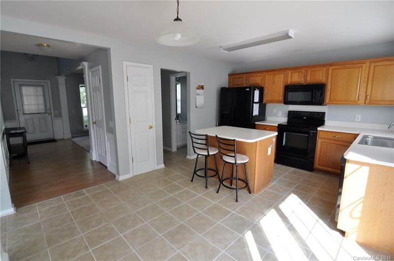 8844 Challenger Dr, Charlotte, NC 28213