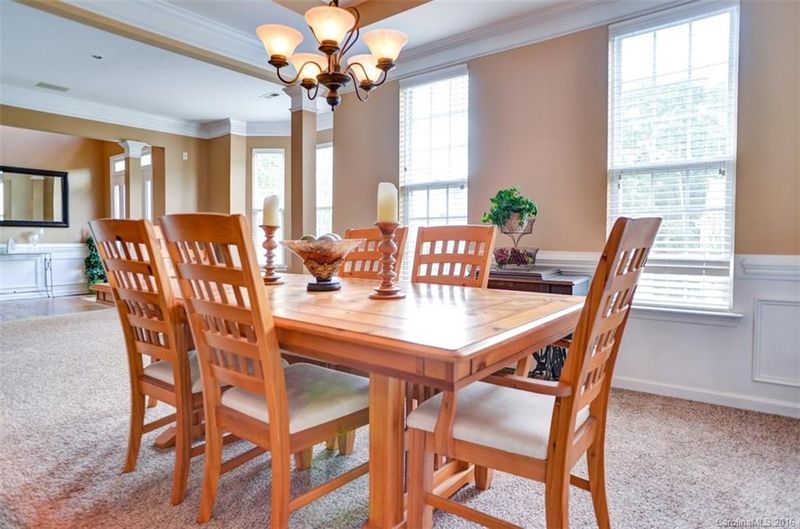 10911 Chamberlain Hall Ct, Charlotte, NC 28277