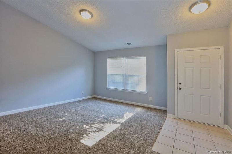 525 Riverview Dr, Lowell, NC 28098