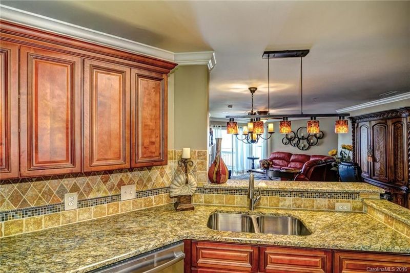 1332 Torrence Cir #23, Davidson, NC 28036