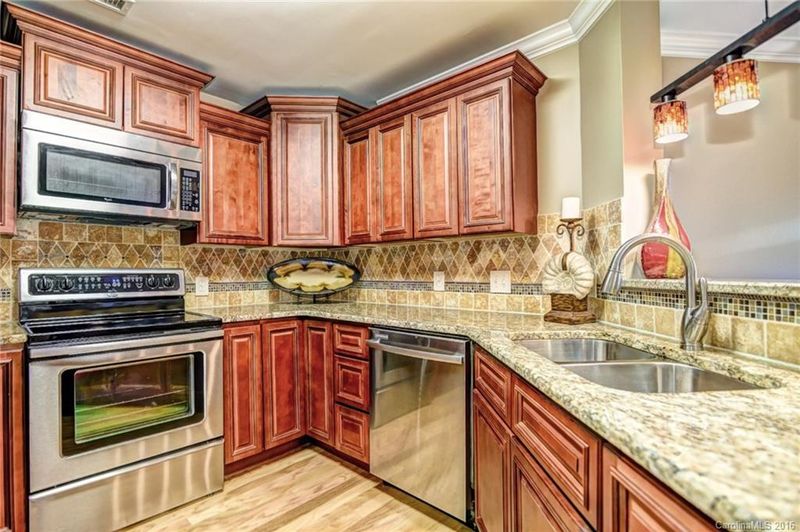 1332 Torrence Cir #23, Davidson, NC 28036