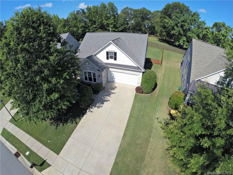 6925 Saranac Ln, Matthews, NC 28105