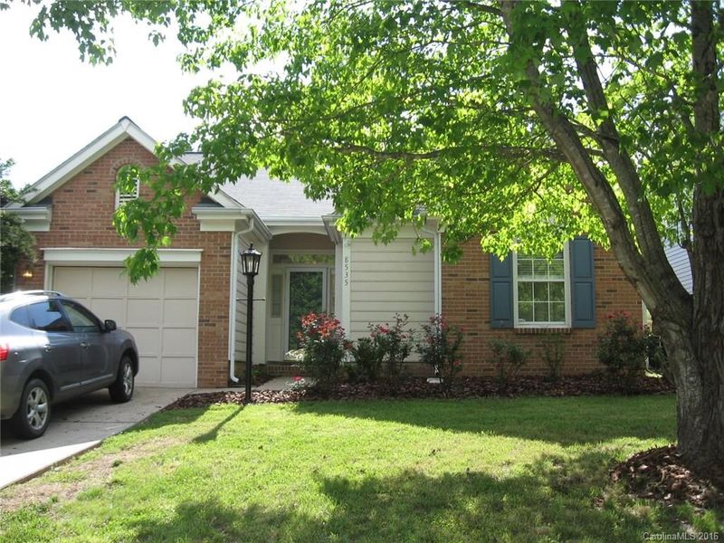 8535 Lockerbie Ln, Charlotte, NC 28215