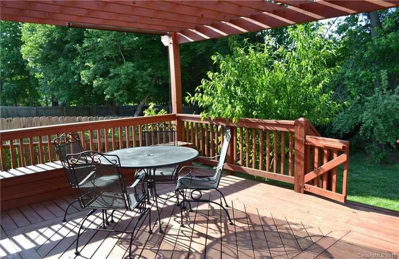 6026 Raisin Tree Ln, Charlotte, NC 28215