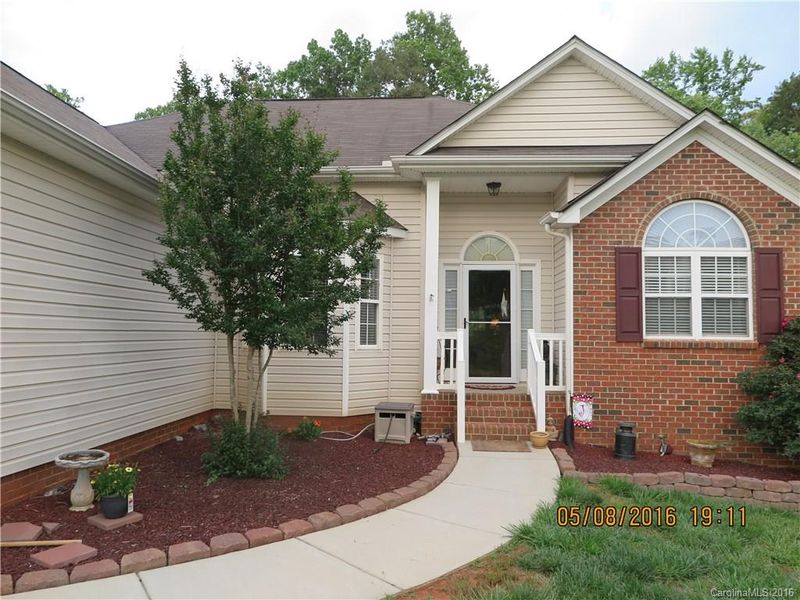 137 Deerfield Dr, Mount Holly, NC 28120