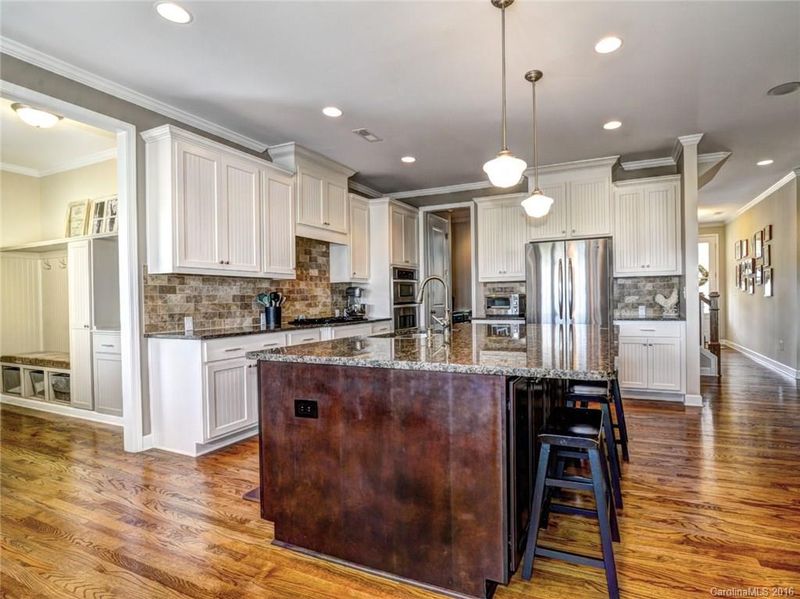 11802 Founders Park Ln, Pineville, NC 28134