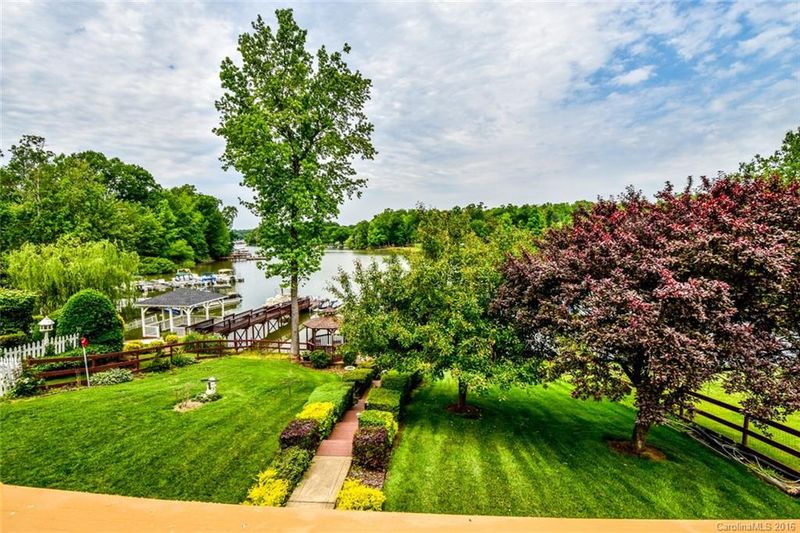 127 E Maranta Rd, Mooresville, NC 28117