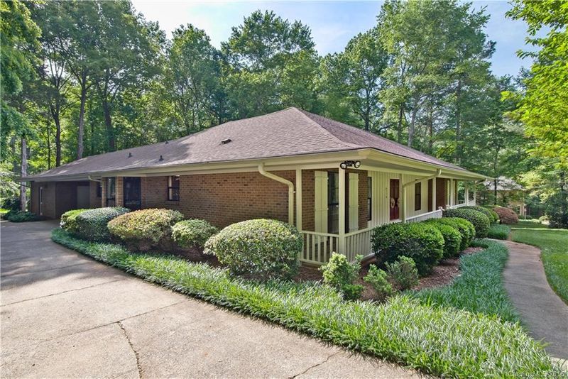 6116 Cherry Tree Ln, Charlotte, NC 28270