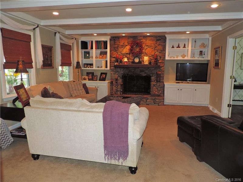 1037 Obarr Dr, Gastonia, NC 28054