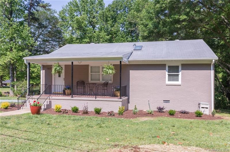 1517 Morningside Rd, Mount Holly, NC 28120