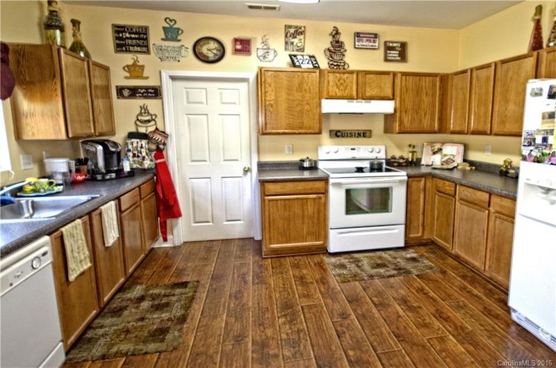 9236 Newfield St, Charlotte, NC 28216