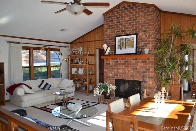 1092 Palmyra Dr, Tega Cay, SC 29708