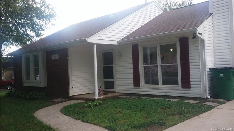 5821 Old Meadow Rd, Charlotte, NC 28227
