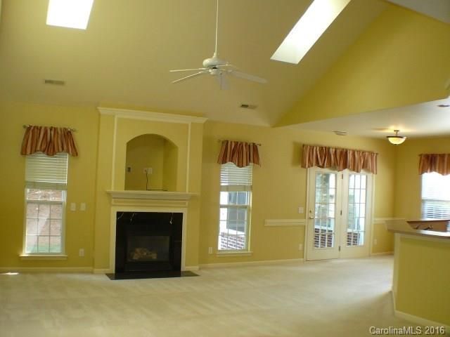 10835 Chamberlain Hall Ct, Charlotte, NC 28277