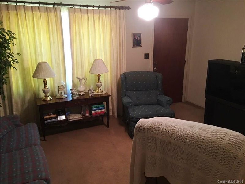 5000 Galax Dr, Charlotte, NC 28213