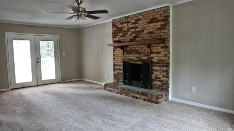 511 Holly Cir, Mount Holly, NC 28120