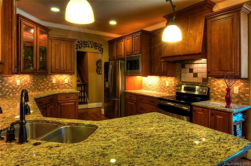128 Parkstone Dr, Troutman, NC 28166