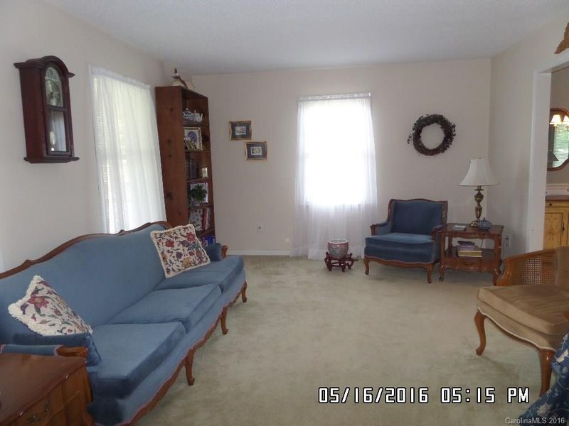 1041 Robin Ln, Gastonia, NC 28054
