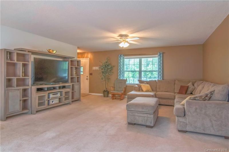 185 Ashford Dr, Olin, NC 28660