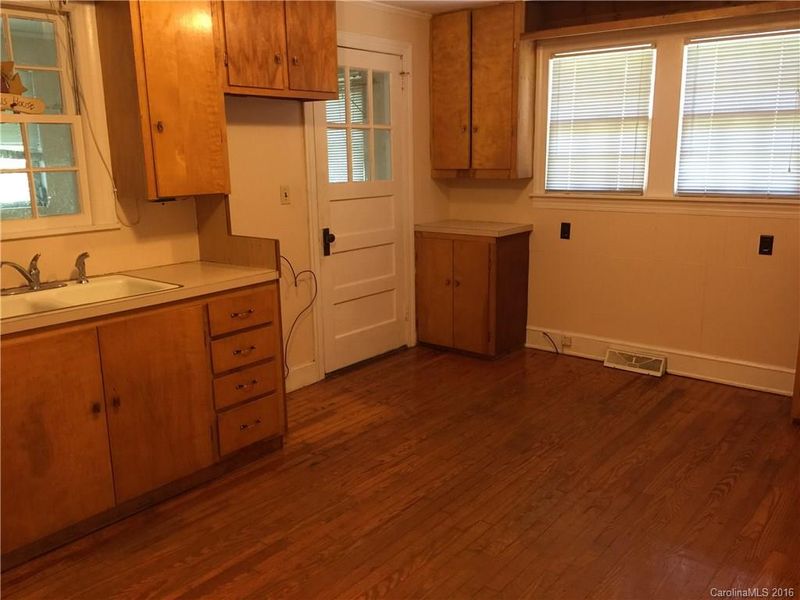 713 S South St, Gastonia, NC 28052