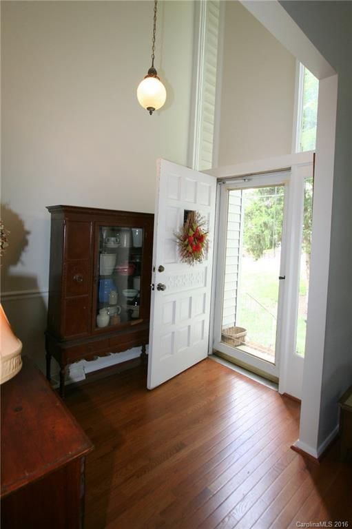 15701 Fairfield Dr, Matthews, NC 28104