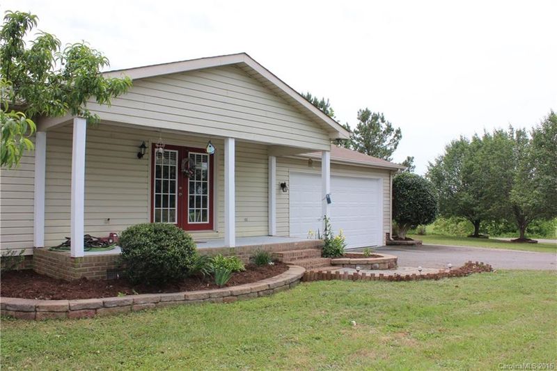 1240 Lynn Ln, Catawba, NC 28609