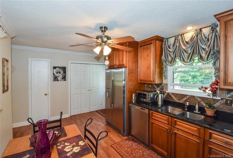 7519 Lancashire Dr, Mint Hill, NC 28227
