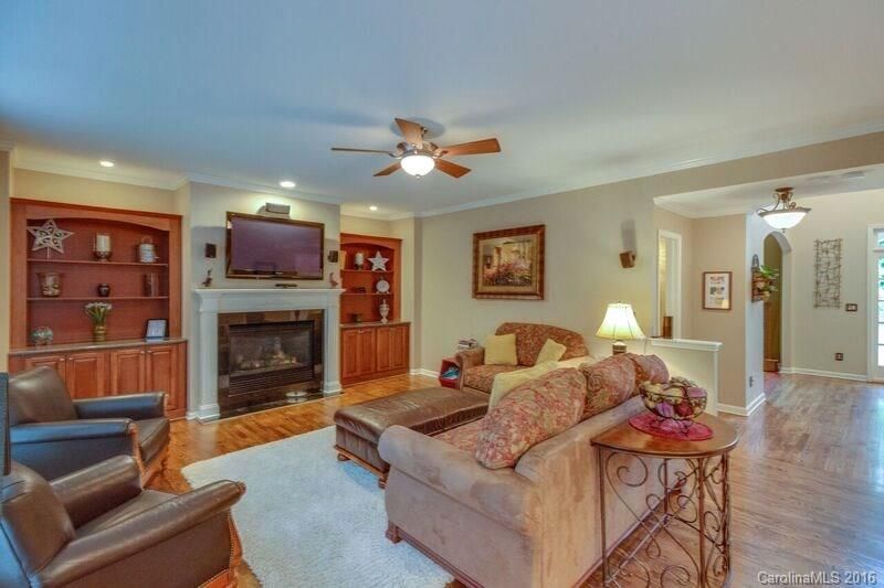 11115 Parkleigh Dr, Charlotte, NC 28262