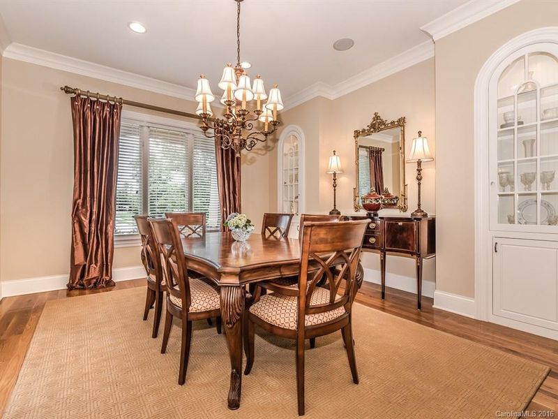 1606 Shadow Forest Dr, Matthews, NC 28105