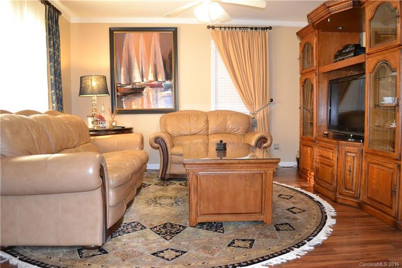5311 Airport Dr, Charlotte, NC 28208