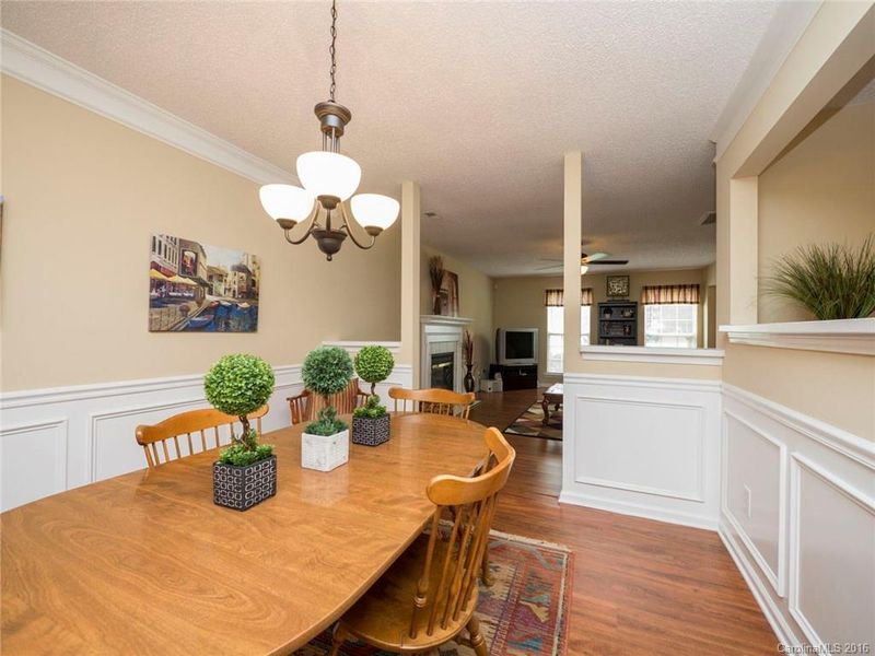 8102 Slickrock Cir, Charlotte, NC 28215