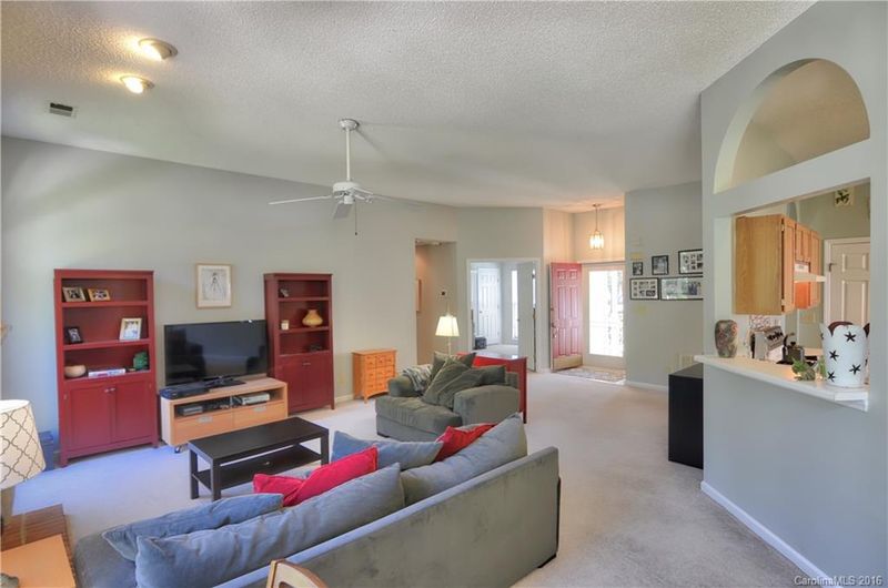9501 Secretariat Dr, Charlotte, NC 28216